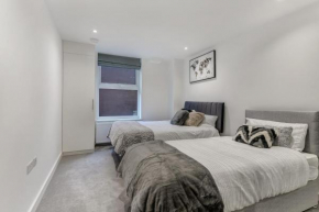 Central 1-Bed Apartment in Slough Sleeps 3!